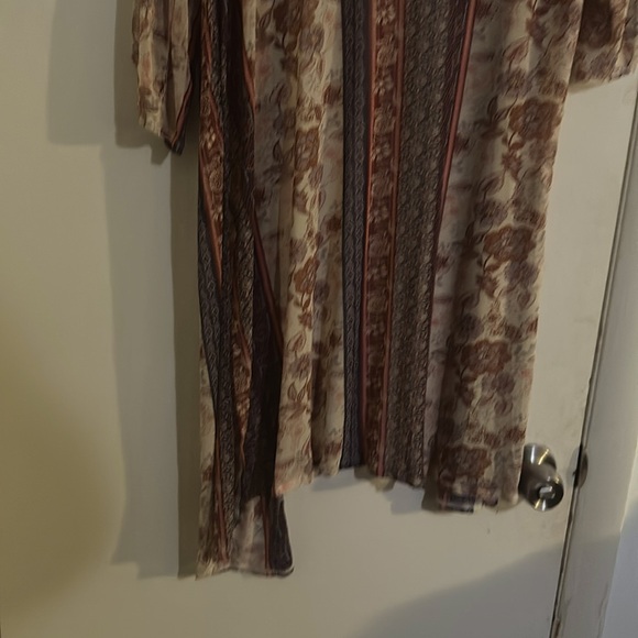 NWT. Woman’s CURE. mesh Kimono in a red / tan floral pattern. Size L. - Picture 15 of 16